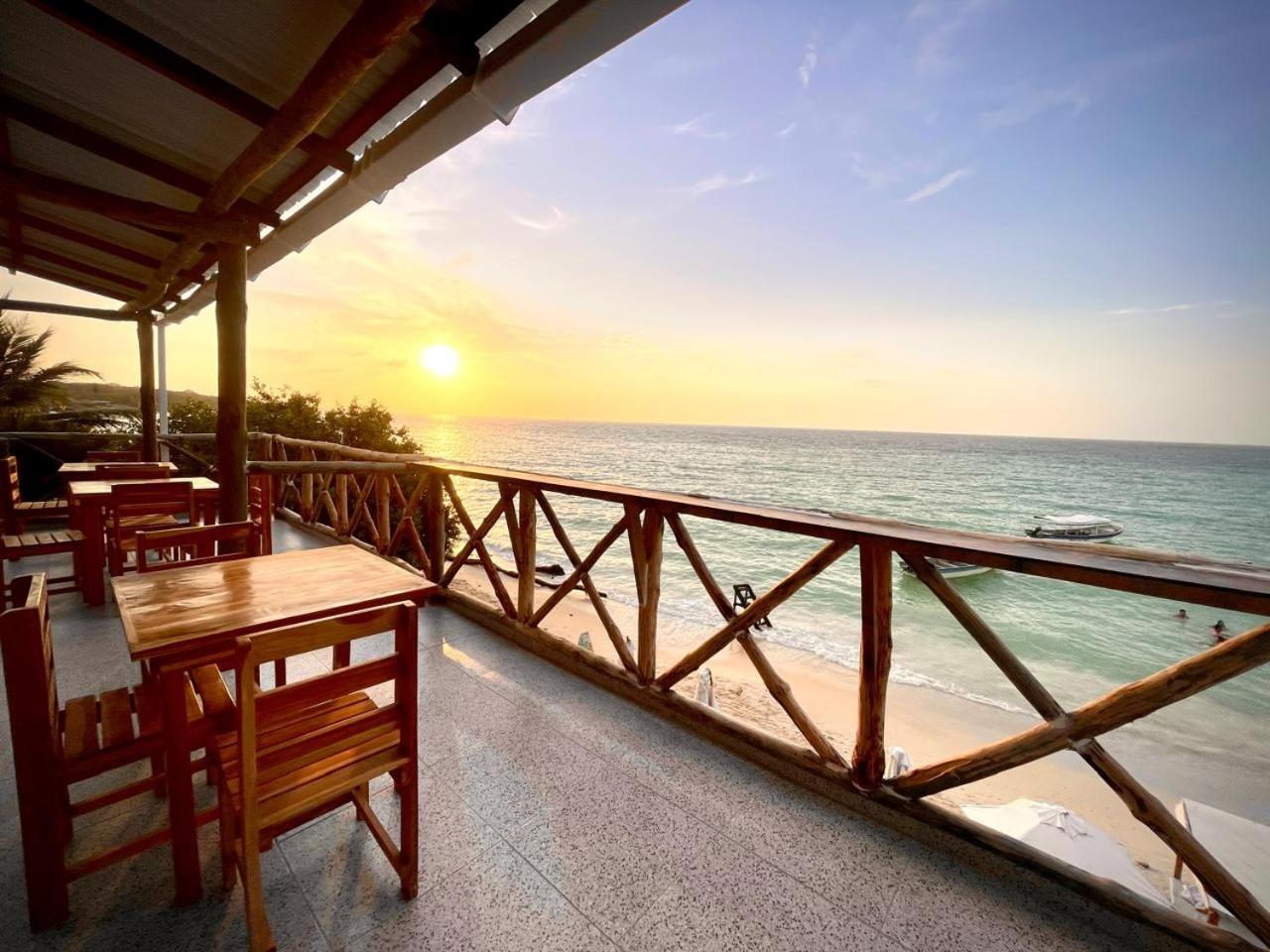 Mandala Beach Club Hotell Pendales Eksteriør bilde